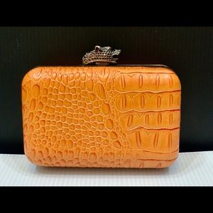 Clutch house of Harlow 1960